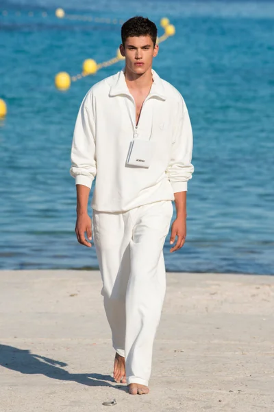Look 26